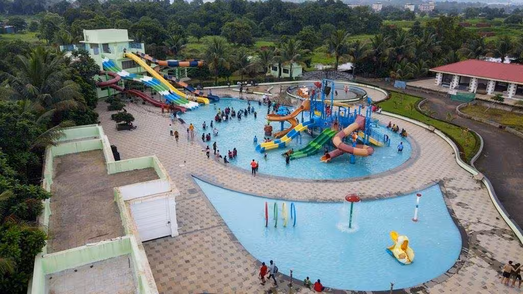 Winding water slides & play fun
